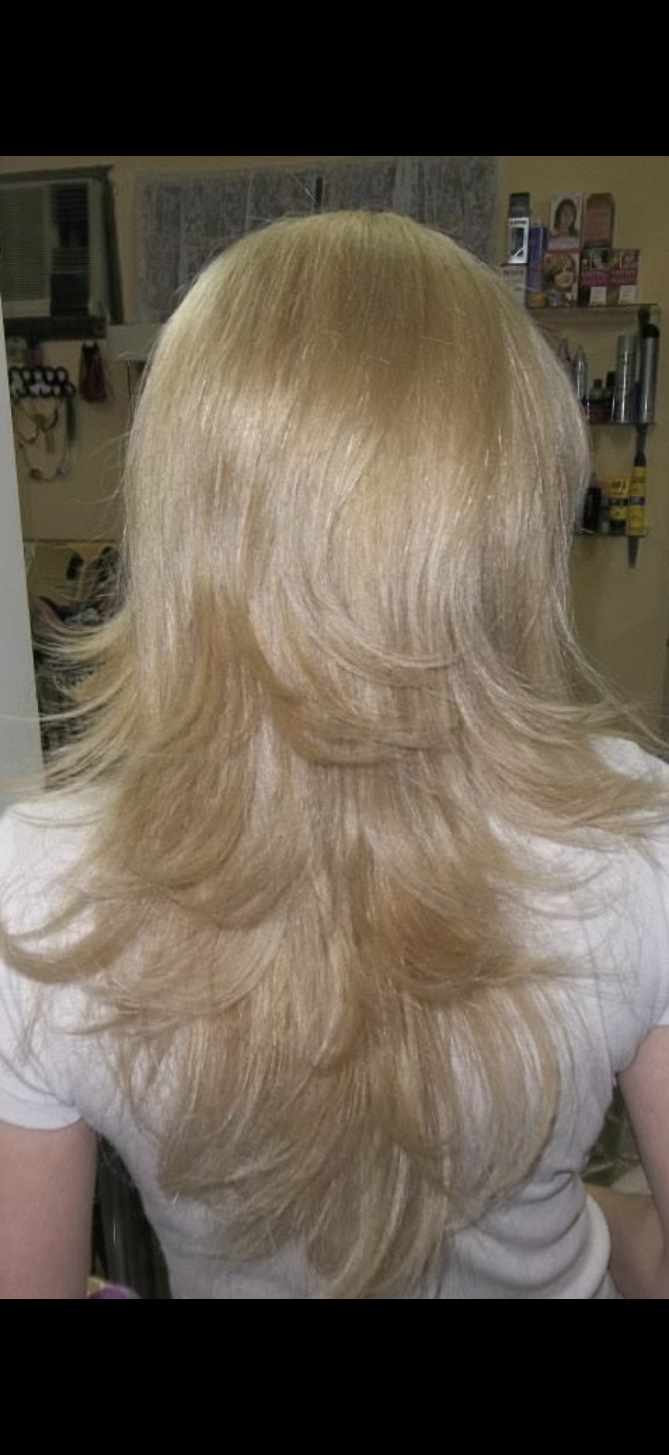 Coloración profesional con mechas rubias y volumen